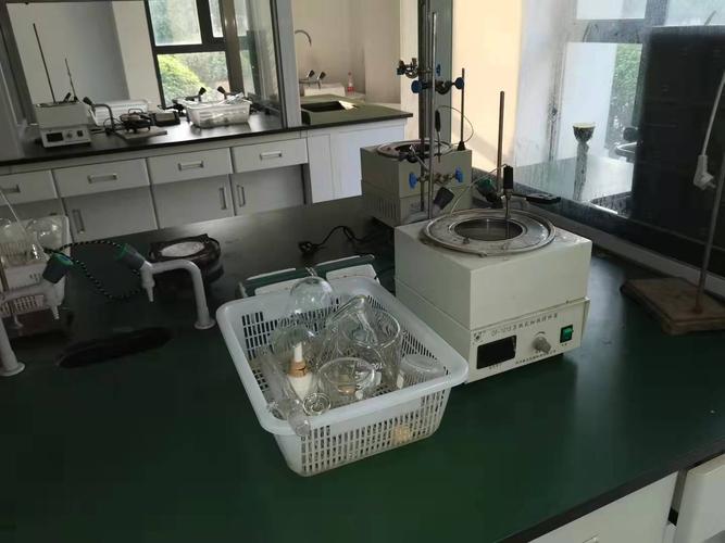药物化学实验室与医药教学器材 协同发展的教学实践平台